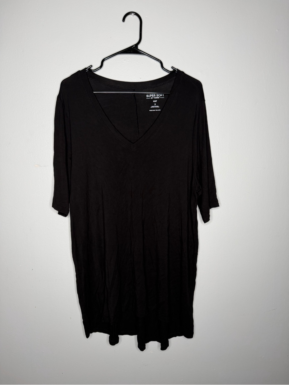 Torrid Women's V-Neck Hi-Low Tunic T Shirt Super Soft Knit Size 2 Black